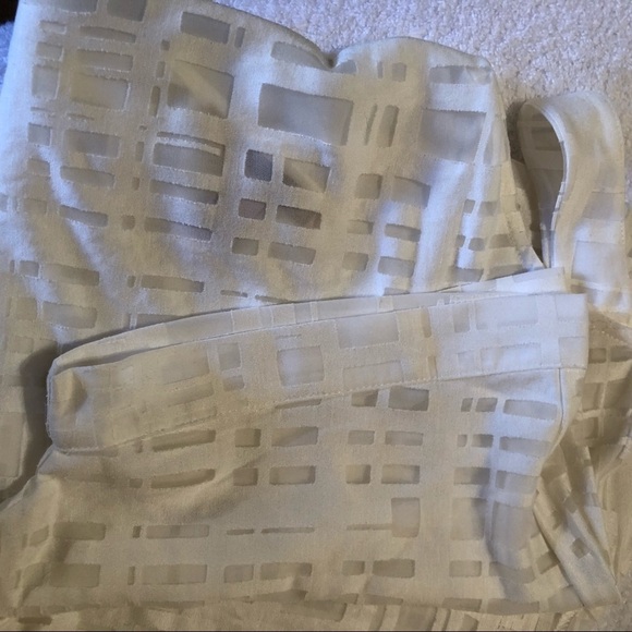 🌺🌼 Forever 21 White Blouse - Picture 6 of 6